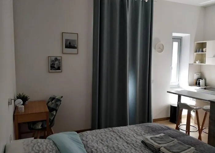 Studio Cannes A 5 Mn A Pied De La Gare Tout Confort Avec Balcon