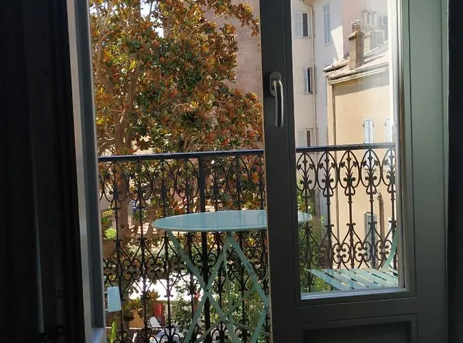 Studio Cannes A 5 Mn A Pied De La Gare Tout Confort Avec Balcon